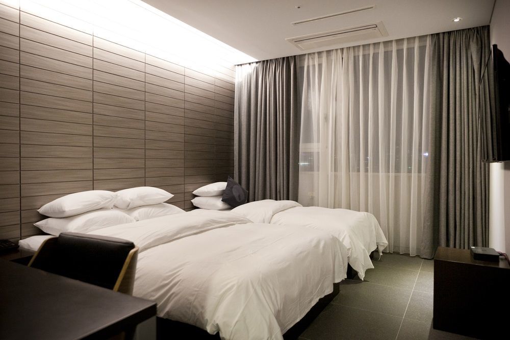 Hotel The Designers Hongdae Seoul Exterior photo